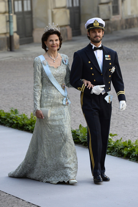 A rainha Sílvia da Suécia e o príncipe Carlos Gustavo.