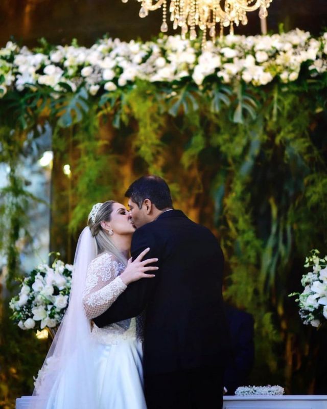 Pode beijar a noiva! #emfimcasados💏😍💍
Fabiana e Hudson
Foto: @maurorosafoto