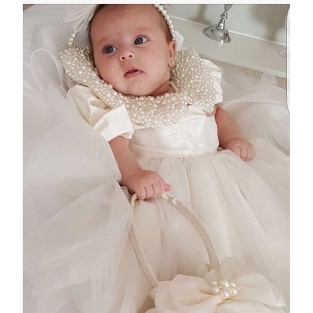 Que princesa linda, com 3 meses encantando 👸🏼👸🏼 Parabéns @janapaulaf e muitas bençãos à sua pequena!!! @babycatcatarina #aniversarioinfantil #debutante #pajem #dama #15anos #damascasadehonra #daminhaslindas #encantarosolhos #alegriadeviver