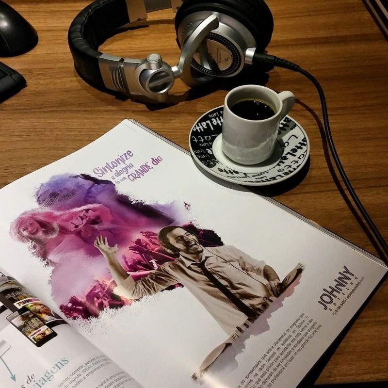 Bom dia! Já saiu a nova edição da revista Inesquecível Casamento, a maior do Brasil no segmento. Muitas matérias interessantes e ótimos fornecedores, como pode ser notado na foto! 😁
